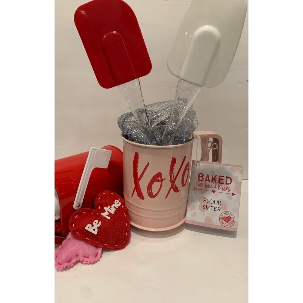 NEW Flour Sifter with Spatulas Valentines Gift Set